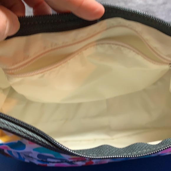 LeSportsac Crossbody VGUC - Picture 6 of 6